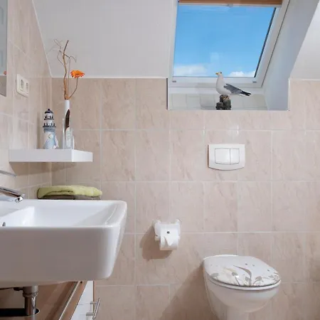 Maisonette Wohnung-schwaelbchen * Fuhlendorf (Mecklenburg-Vorpommern)